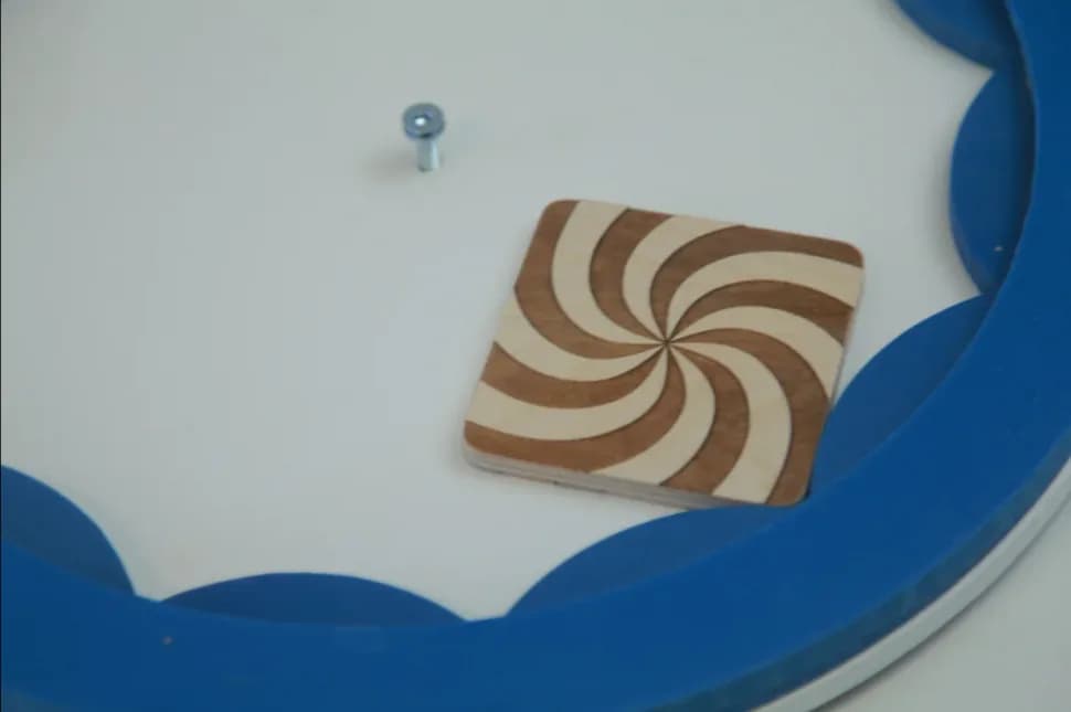 Панель "Шагающий квадрат" (вращающаяся)